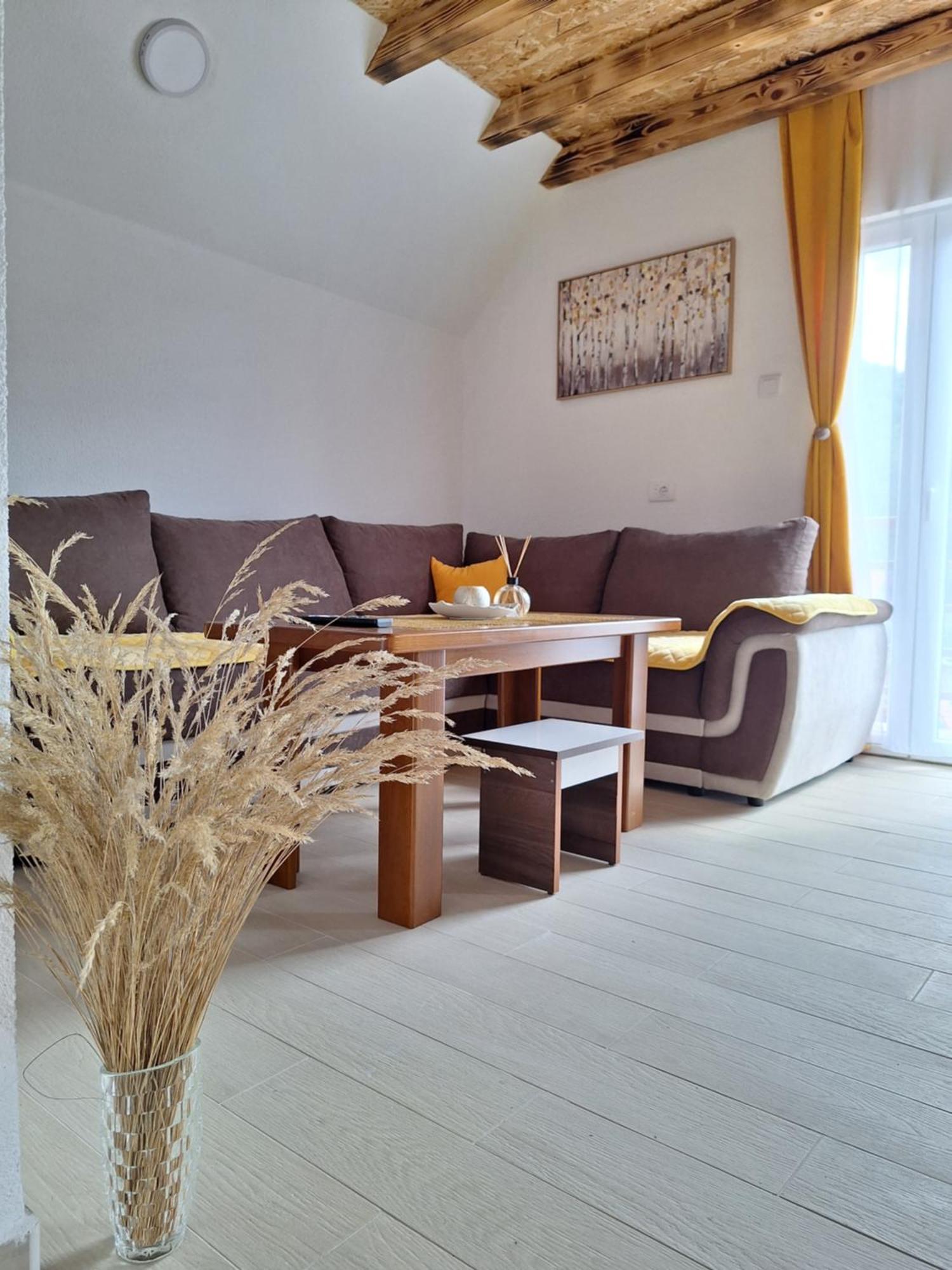 Apartmani Lena Плужине Екстериор снимка