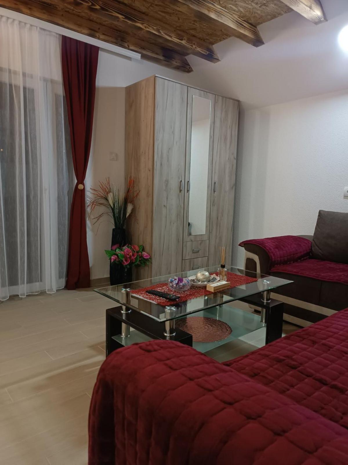 Apartmani Lena Плужине Екстериор снимка