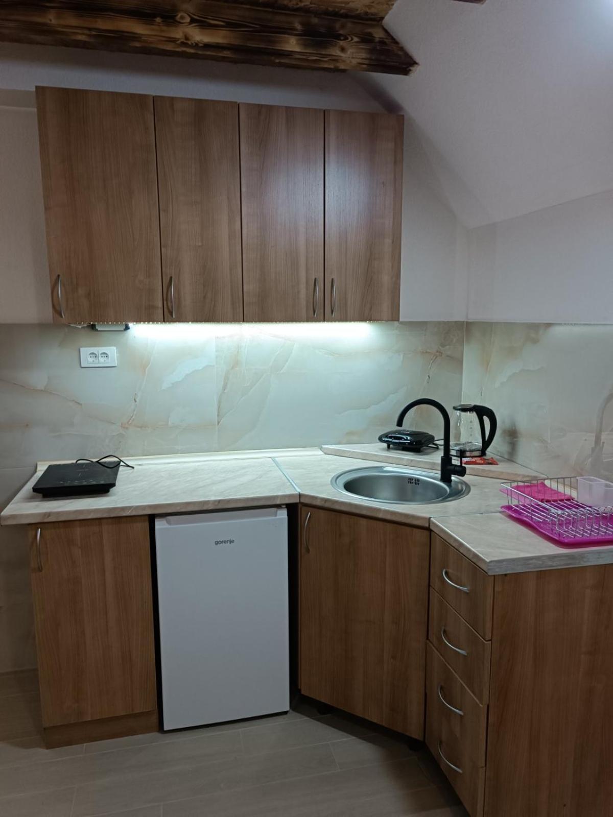 Apartmani Lena Плужине Екстериор снимка