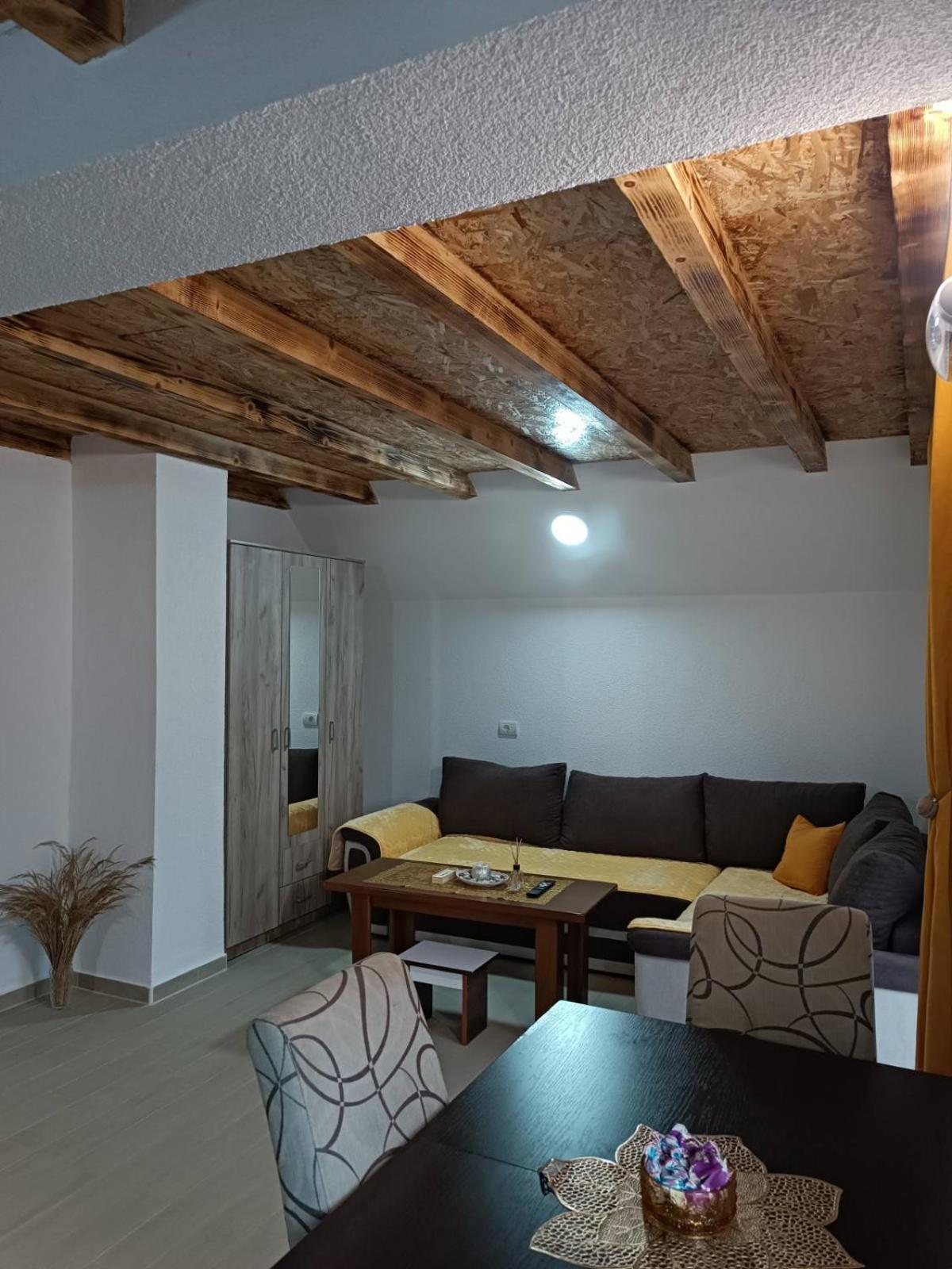 Apartmani Lena Плужине Екстериор снимка