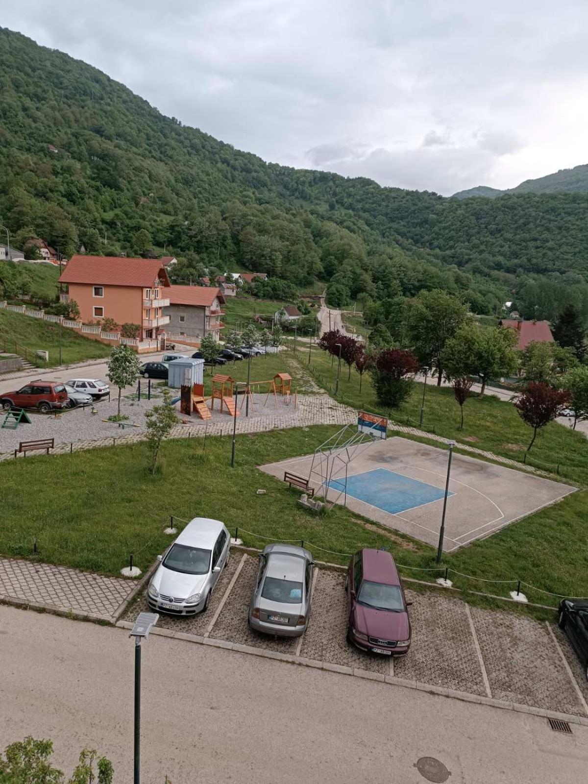 Apartmani Lena Плужине Екстериор снимка
