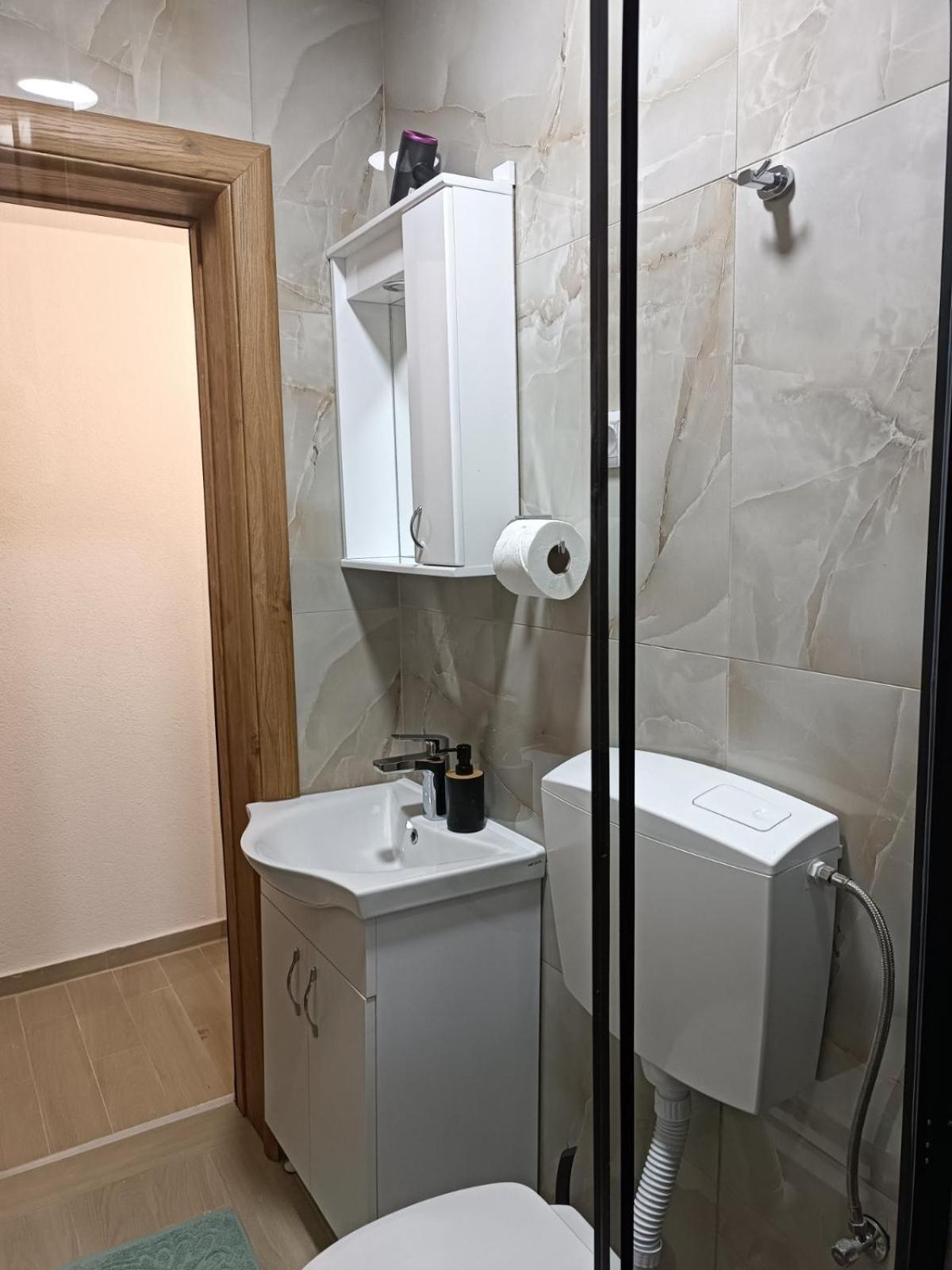Apartmani Lena Плужине Екстериор снимка